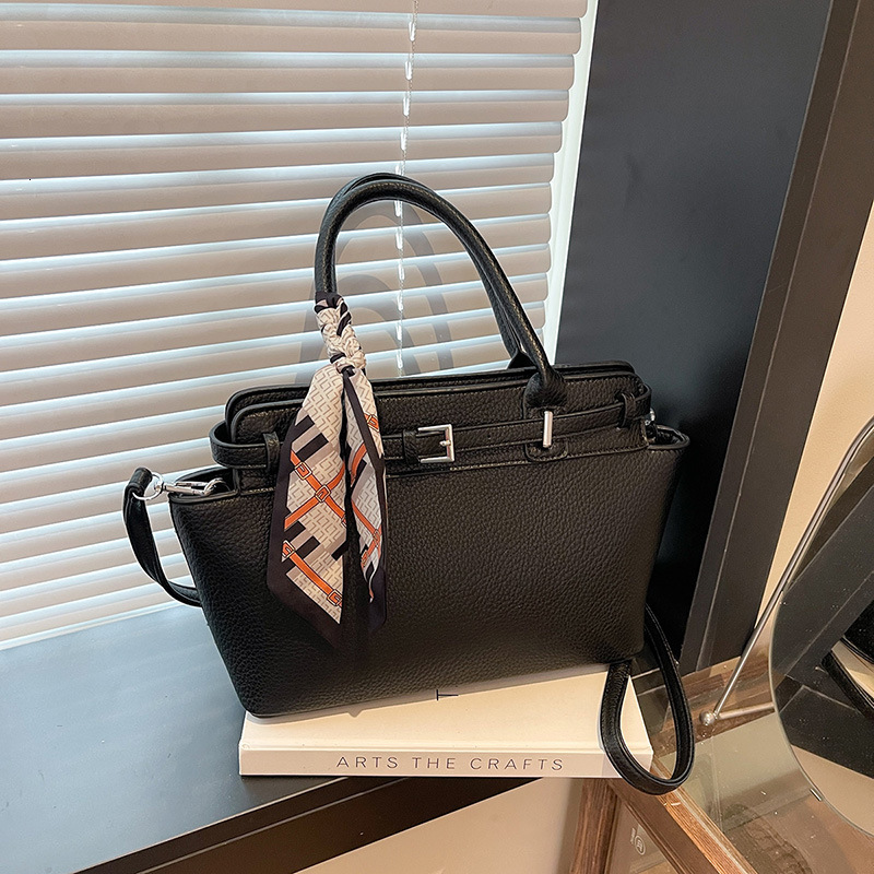 designer High-end Retro Handbag for Women 2025 Summer New Fashion Trendy Commuter Shoulder Bag Large Capacity Tot