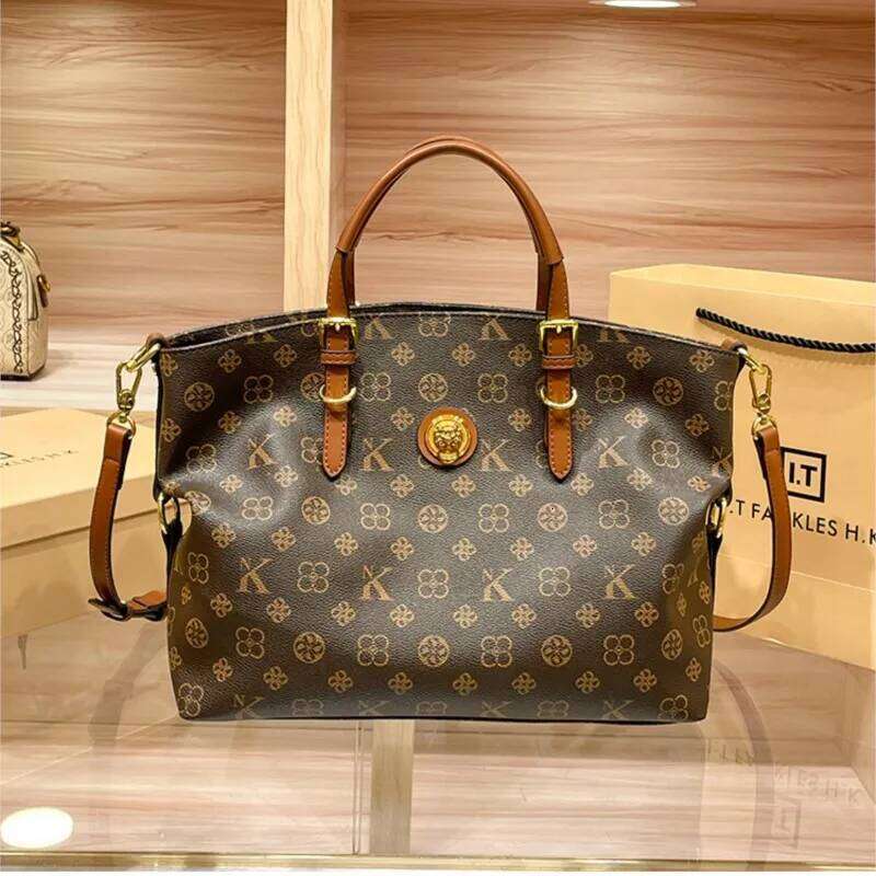 Ladies' Light 2025 New High-End Designer Fashion Retro Handbag Shoulder Large Capacity Crossbody Tote Bag