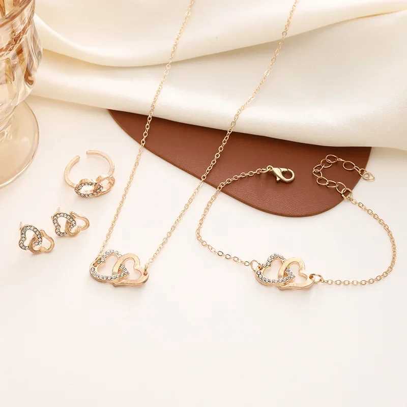 2024 Yeni Lks Basit ift Kalp Kolye Tak Seti Hafif Dn Hediyesi ift eftali Kalp Aksesuarlar Drt Paral Set Z250607