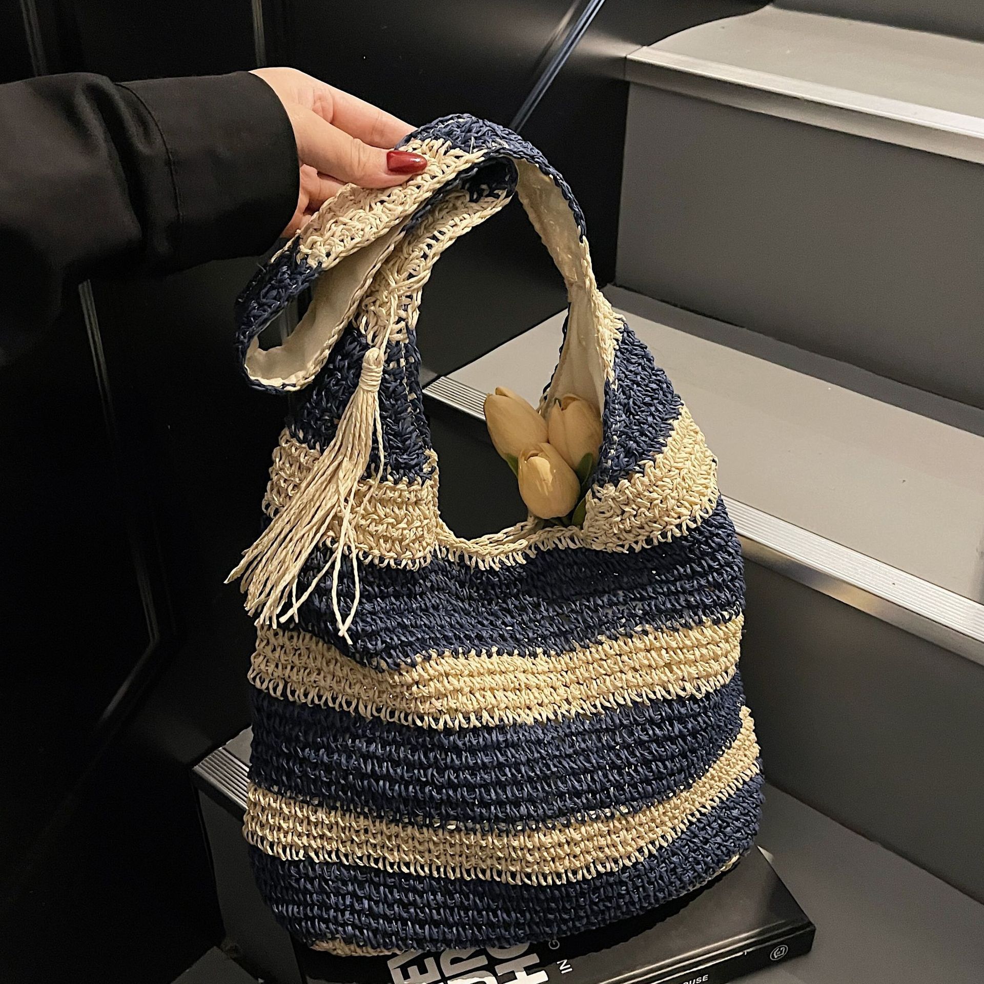 designer Summer Woven Bag for Women 2025 New Fashion Vacation Beach Bag Casual Bucket Bag Retro Color-Block Underarm Bag