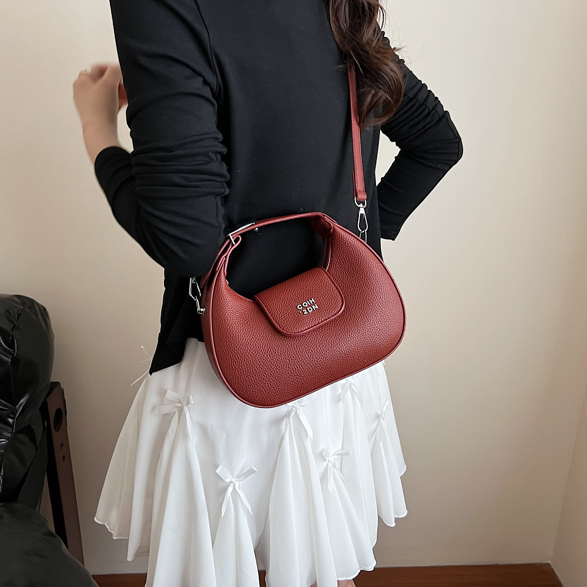 designer 2025 Summer New French Style Niche Casual High-end Underarm Small Bag Versatile Simple Solid Color Crossbody Women's Bag
