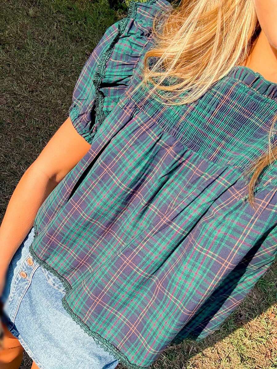 Womens Plaid Print Crew Neck T-shirt with Short Sleeves Loose Fit Summer Top for Casual Streetwear and Daily Wear