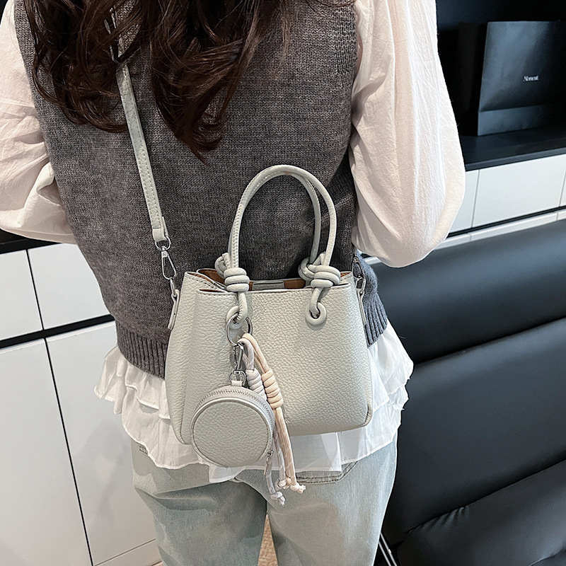 designer Niche Simple Trendy Fashion Handheld Bucket Bag for Women 2025 New Casual Commuter Handbag Shoulder Crossbody Bag