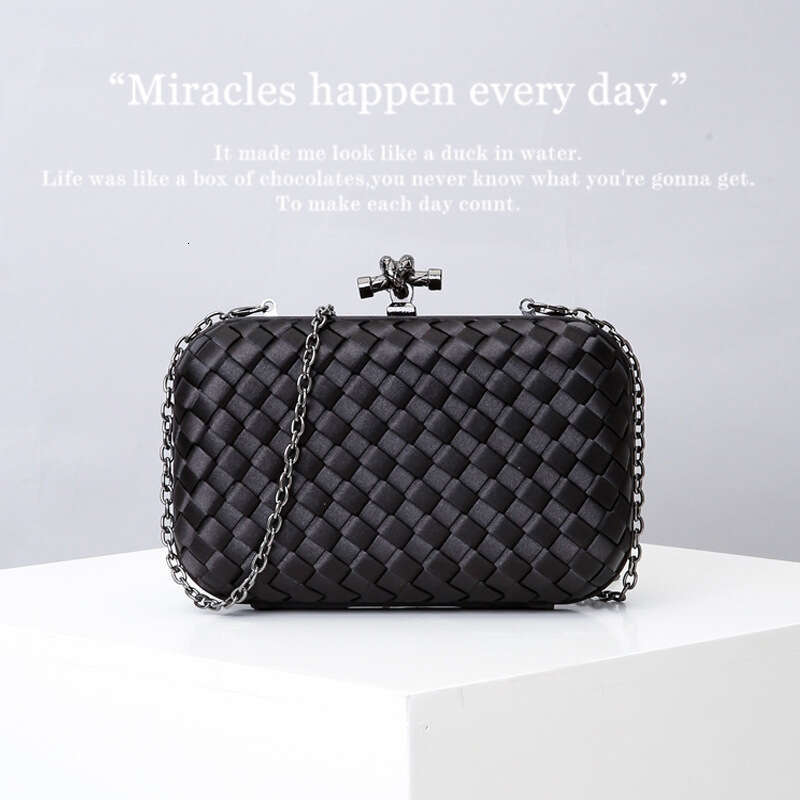 New Women's Handbag Handwoven Ladies Clutch Crossbody Simple Evening Small Bag Designer Luxury Tote hangbag