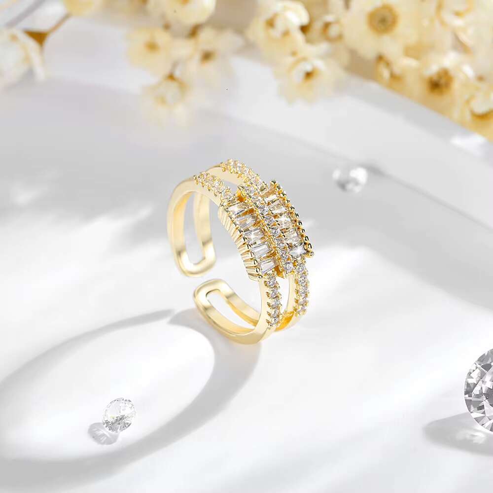 Fashionable and popular niche rings; 925 silver 14K diamond; gold-plated; hypoallergenic and waterproof; and casual jewelry.