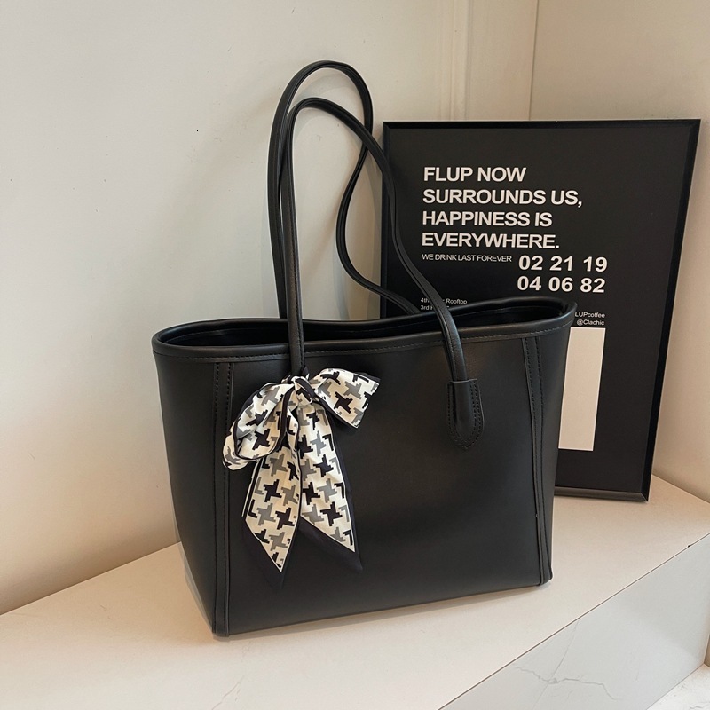 designer Large Capacity Scarf Bag for Women 2025 New Office Commuter Shoulder Bag High-end Versatile Casual Tote Bag