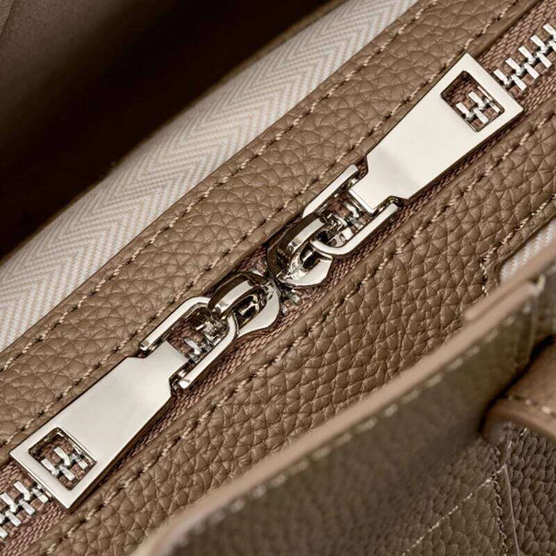 Head layer cowhide wind chime tote bag women, large capacity commuting single shoulder leather handbag for women