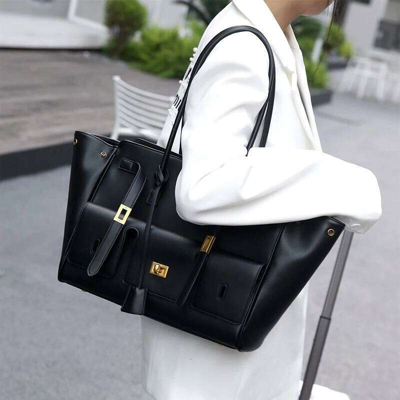 2025 new Lock Tote Wing Roomy Cluth Black Treny Shopping Handbag Large Capacity Commuter Shoulder Bag For Female