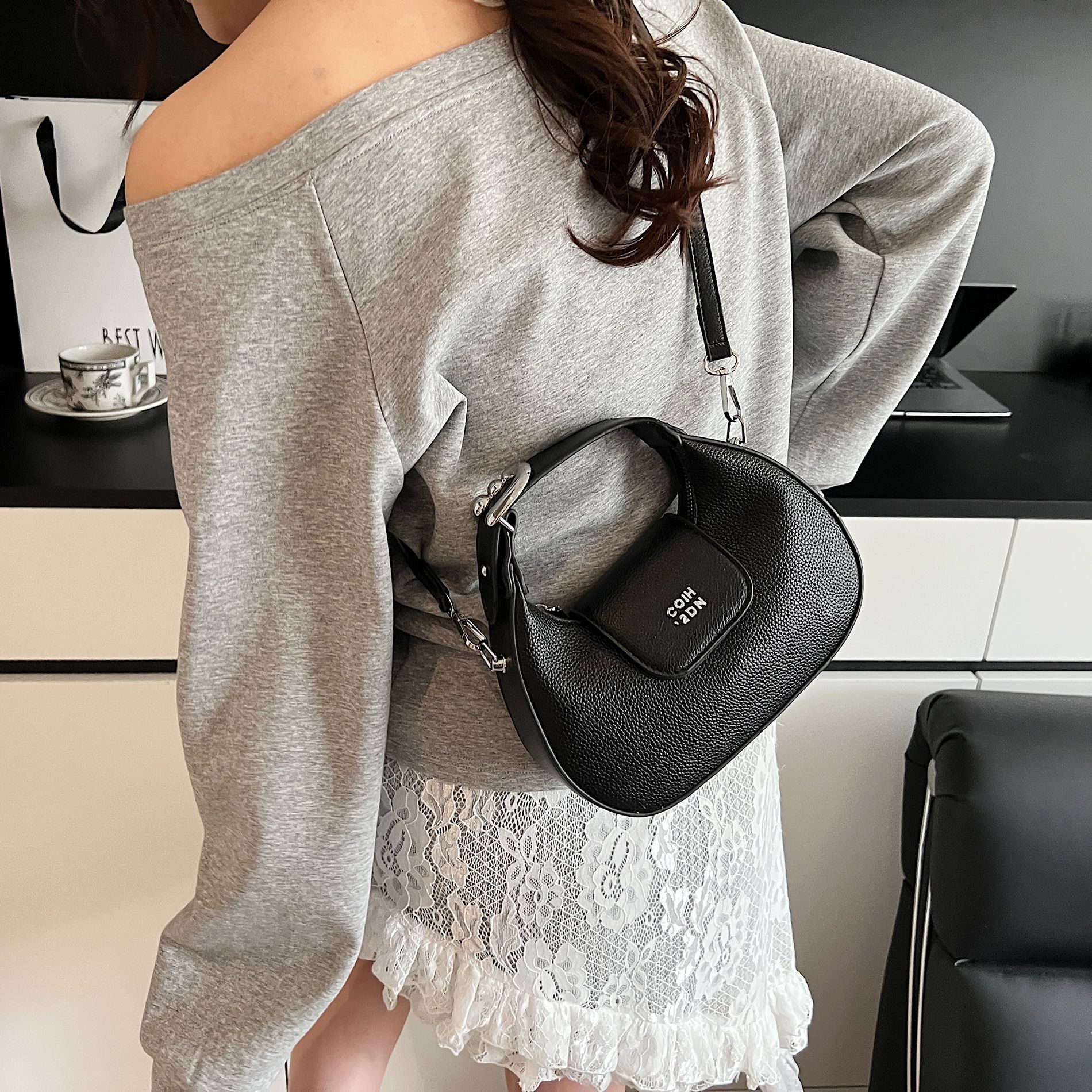 designer 2025 Summer New French Style Niche Casual High-end Underarm Small Bag Versatile Simple Solid Color Crossbody Women's Bag
