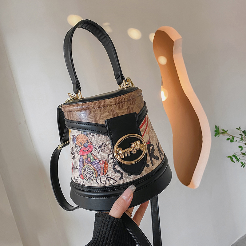 Designer Bag Luxury Bag Hot Free Shipping Shoulder Bag Designer Shoulder Shoulder For Woman Spring And Summer Daily Outfit Flap Classic Cross