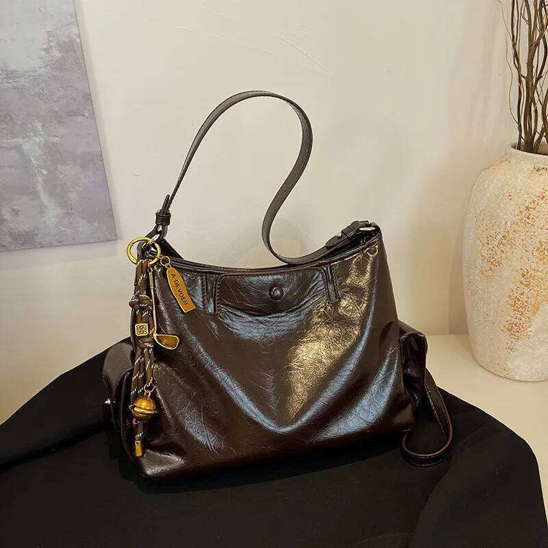 Chic Designer Letter Crossbody Bag High End Leather Tote For Women Minimalist Vintage Commuter Stylish Large Capacity