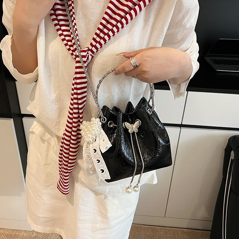designer 2025 Summer New High-End Handheld Bucket Bag for Women with Chain Drawstring Shoulder Bag Niche Crossbody Ha