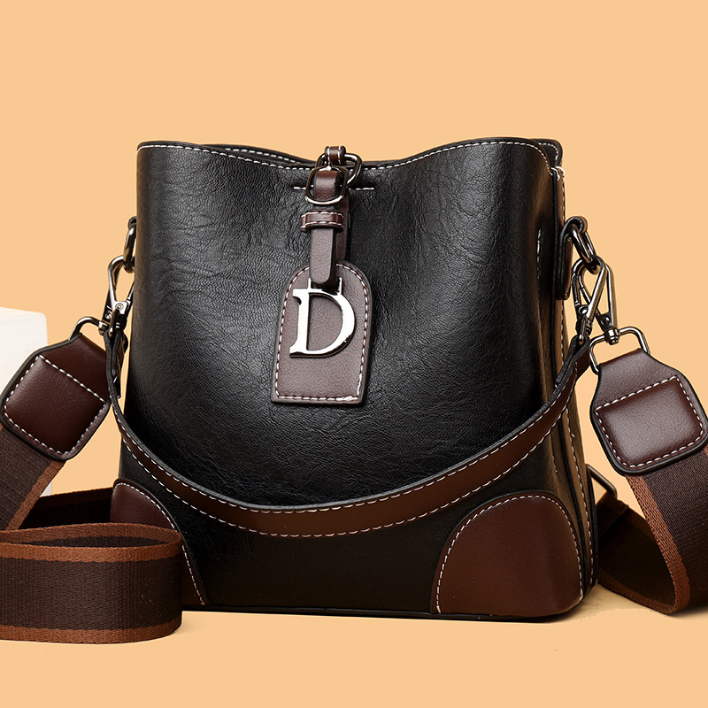 Free Shipping Bucket Bag Light Luxury High-end Crossbody Bag Luxury Designer Bags Summer Women Niche Versatile Commuter Large Capacity Middle-aged Lad