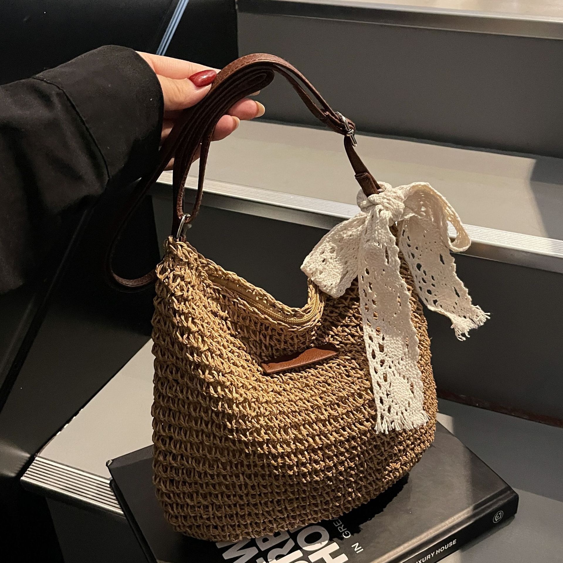 designer Woven Straw Crossbody Bag for Women Large Capacity 2025 New Summer Versatile Bucket Bag Beach Vacation Beach Bag