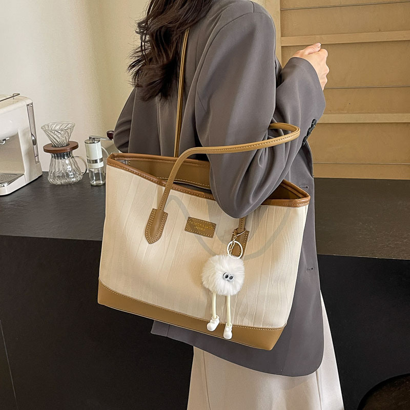 designer Large Capacity Commuter Tote Bag 2025 New Niche Versatile Color-Block Handbag Fashion Simple Shoulder Underarm Bag