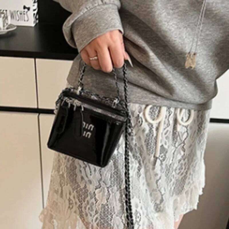 Hand-Held Small Square Women's Versatile Temperament Forest Fashion Light Personality Design Single Shoulder Messenger Bag