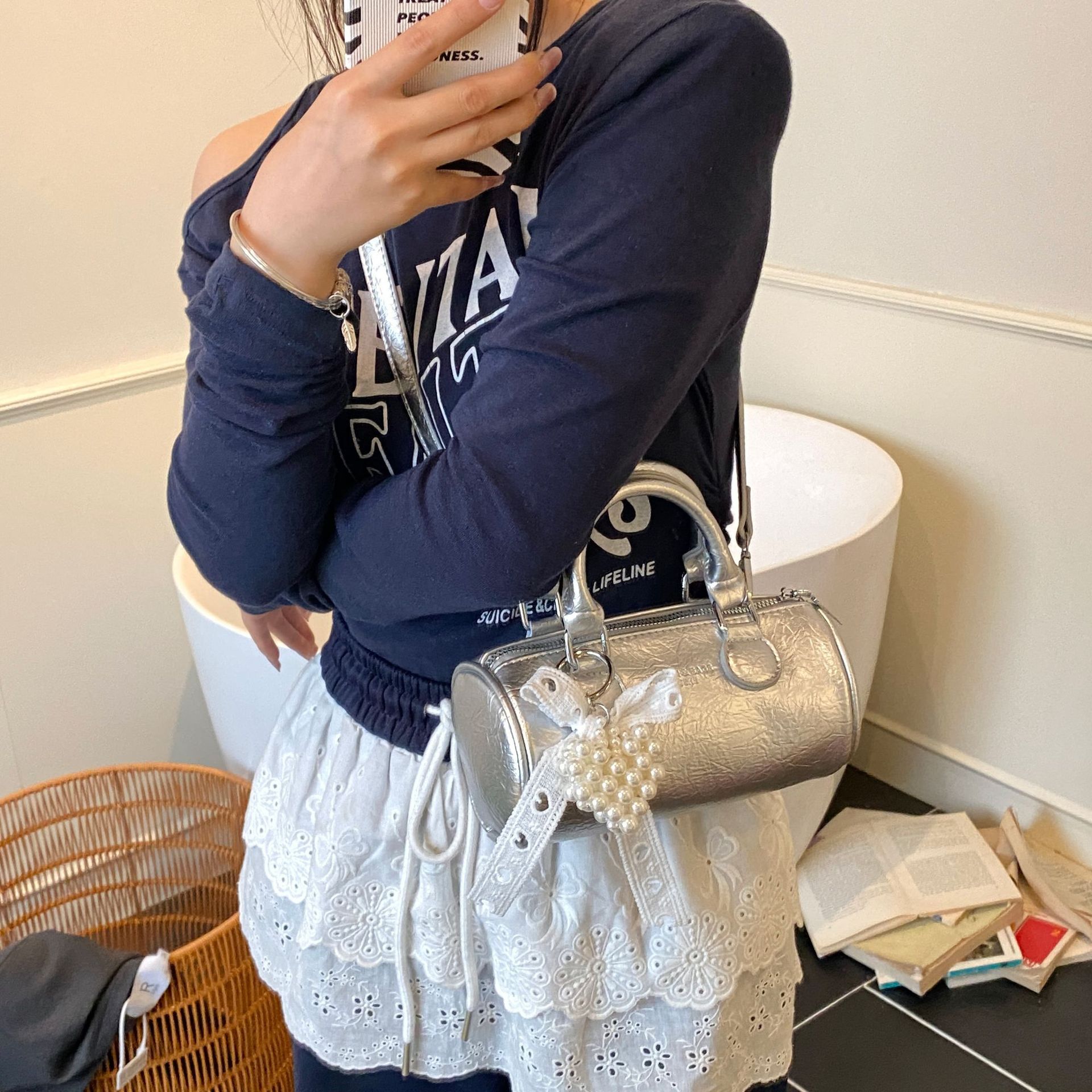 designer Niche Design High-End Handheld Small Bag for Women 2025 New Versatile Cylinder Bag Simple Shoulder Crossbody Women's Bag