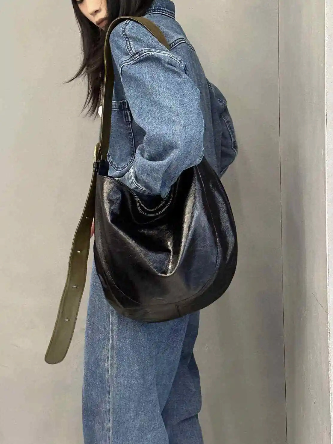 Autumn Winter Fashion Velvet Wide Shoulder Strap Crossbody Bag Women Retro Large Capacity One Shoulder Bag Lazy Style Tote Bag 250606