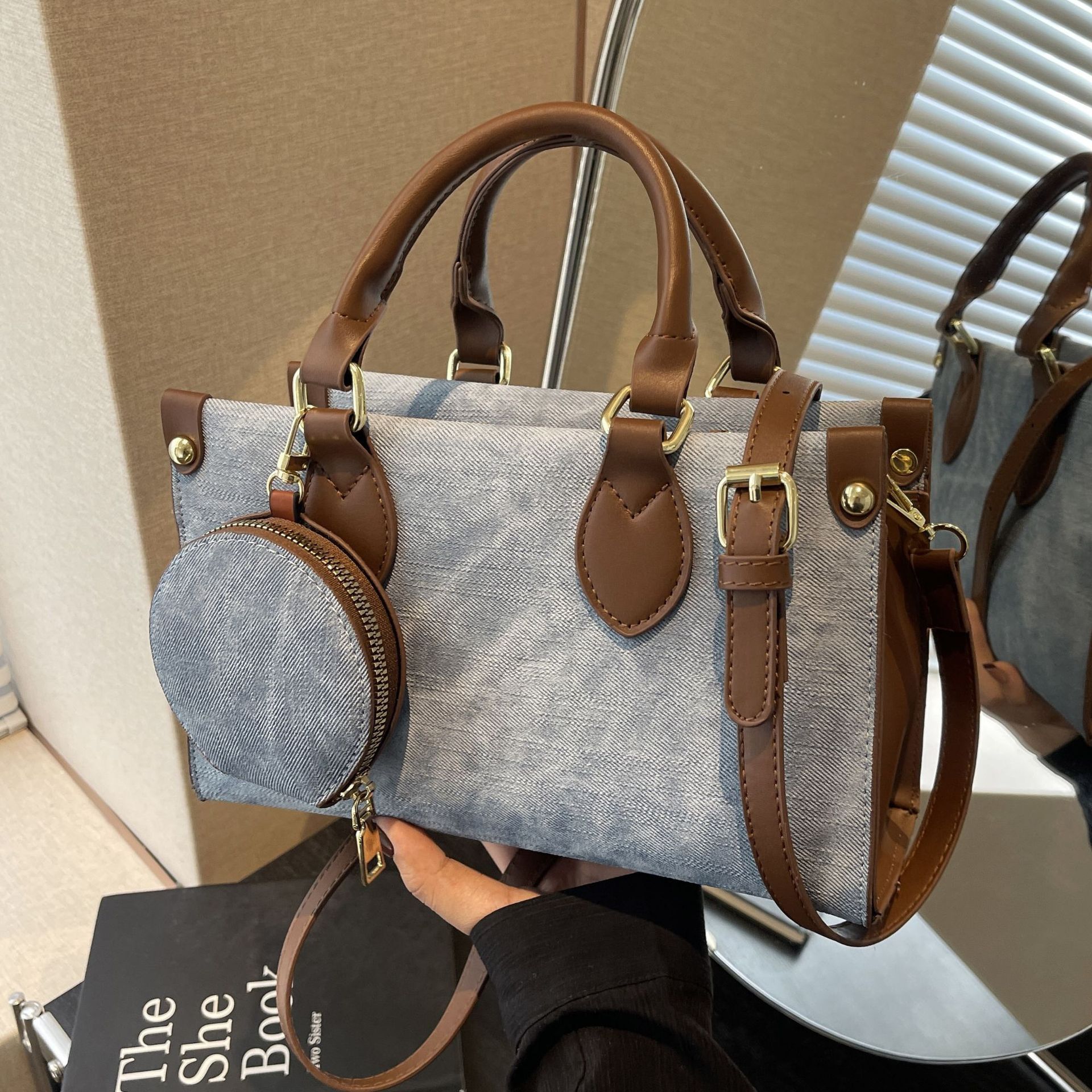 designer Color-Block Handbag for Women 2025 New Versatile Textured Stylish Tote Bag French Commuter High-End Crossbody Bag