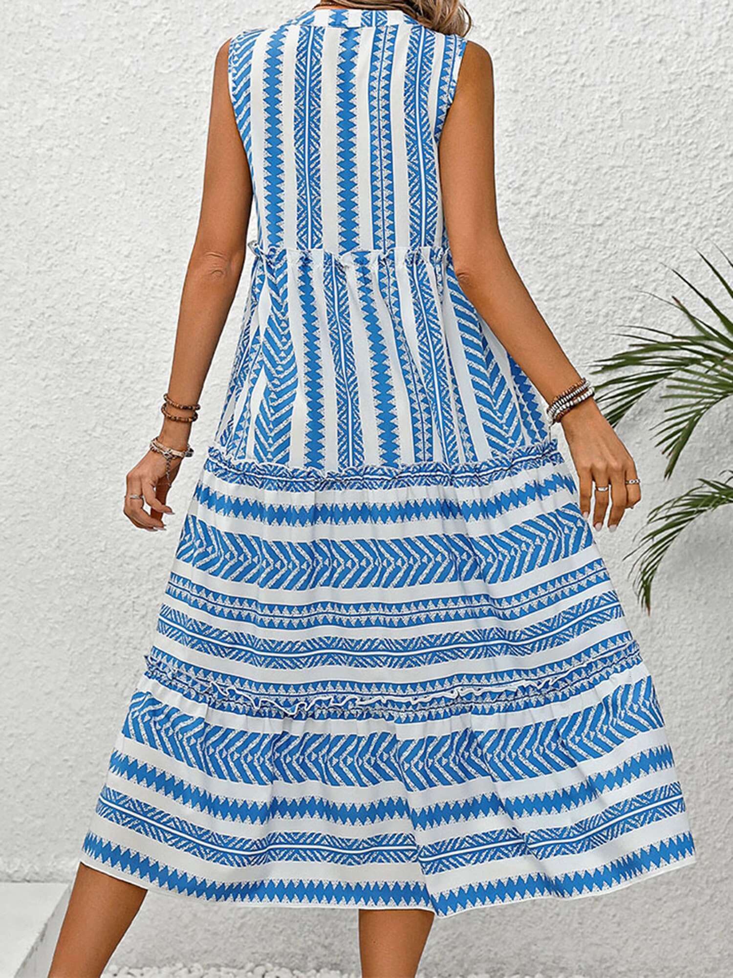 Elegant Floral Print Sleeveless Dress with V-neck and Button Detail for Womens Summer Beach Party or Streetwear Club