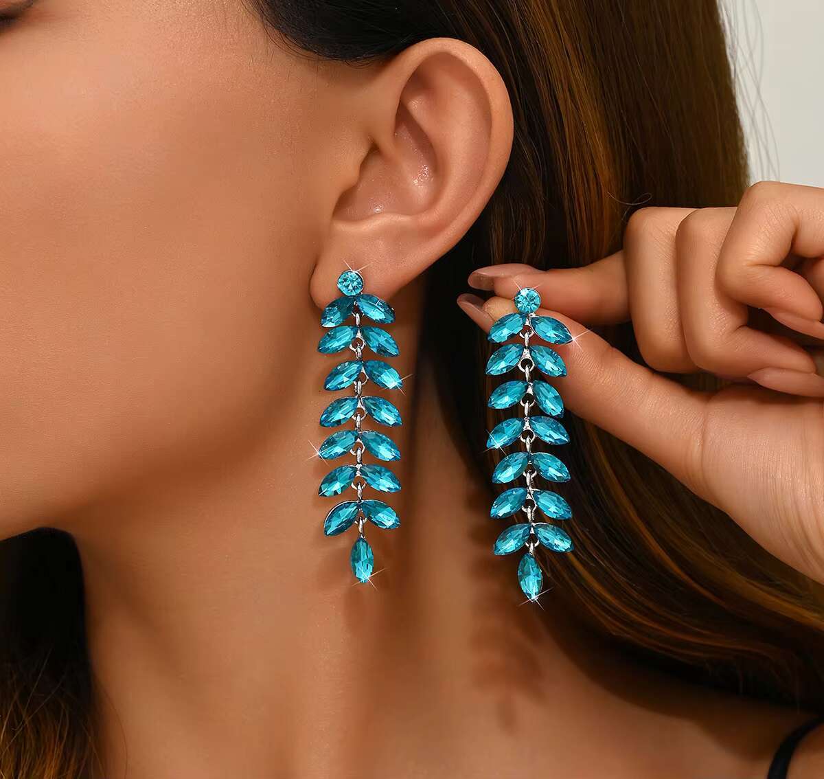 European American Summer Trendy Fashion Dangle Earrings Luxurious Wedding Performance Shiny Alloy Crystal New Host Collection