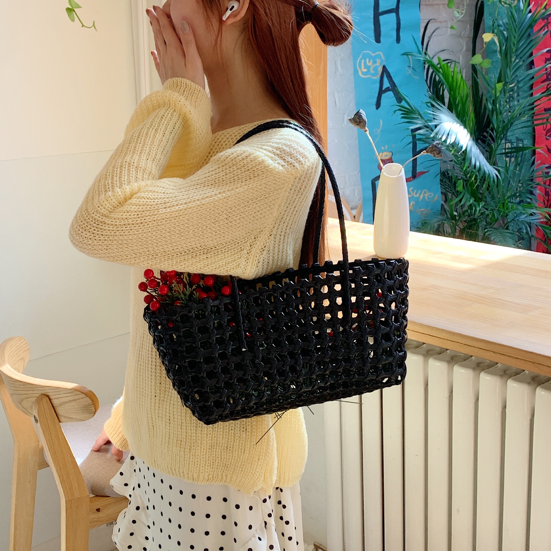 designer Handbag Hollow Woven Basket Bag 2025 New Commuter Tote Bag Handheld Underarm Bag Beach Vacation Bag