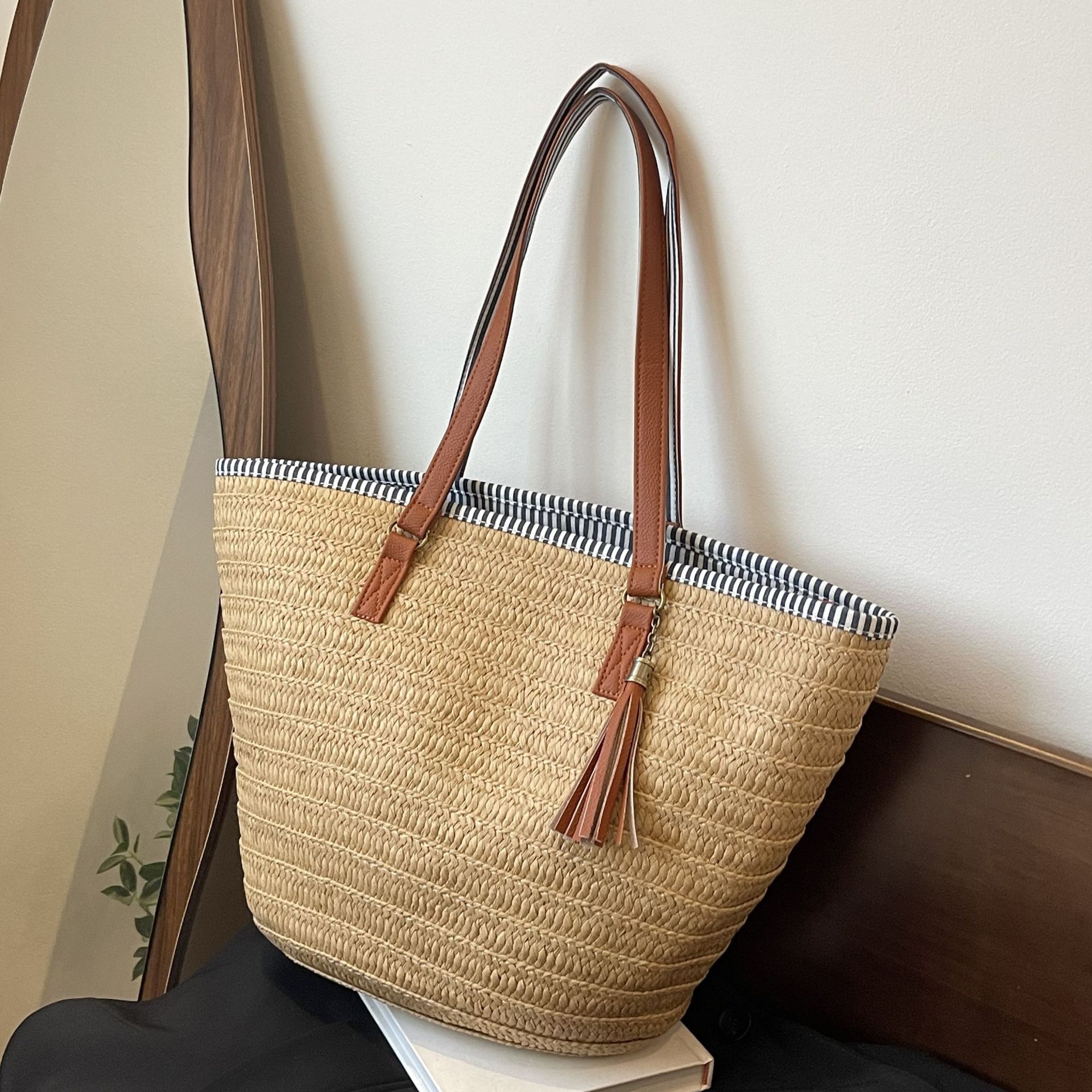 designer Straw Woven Bag for Women Large Capacity Woven 2025 New Versatile High-end Vacation Shoulder Bag Beachside Beach Women's Bag
