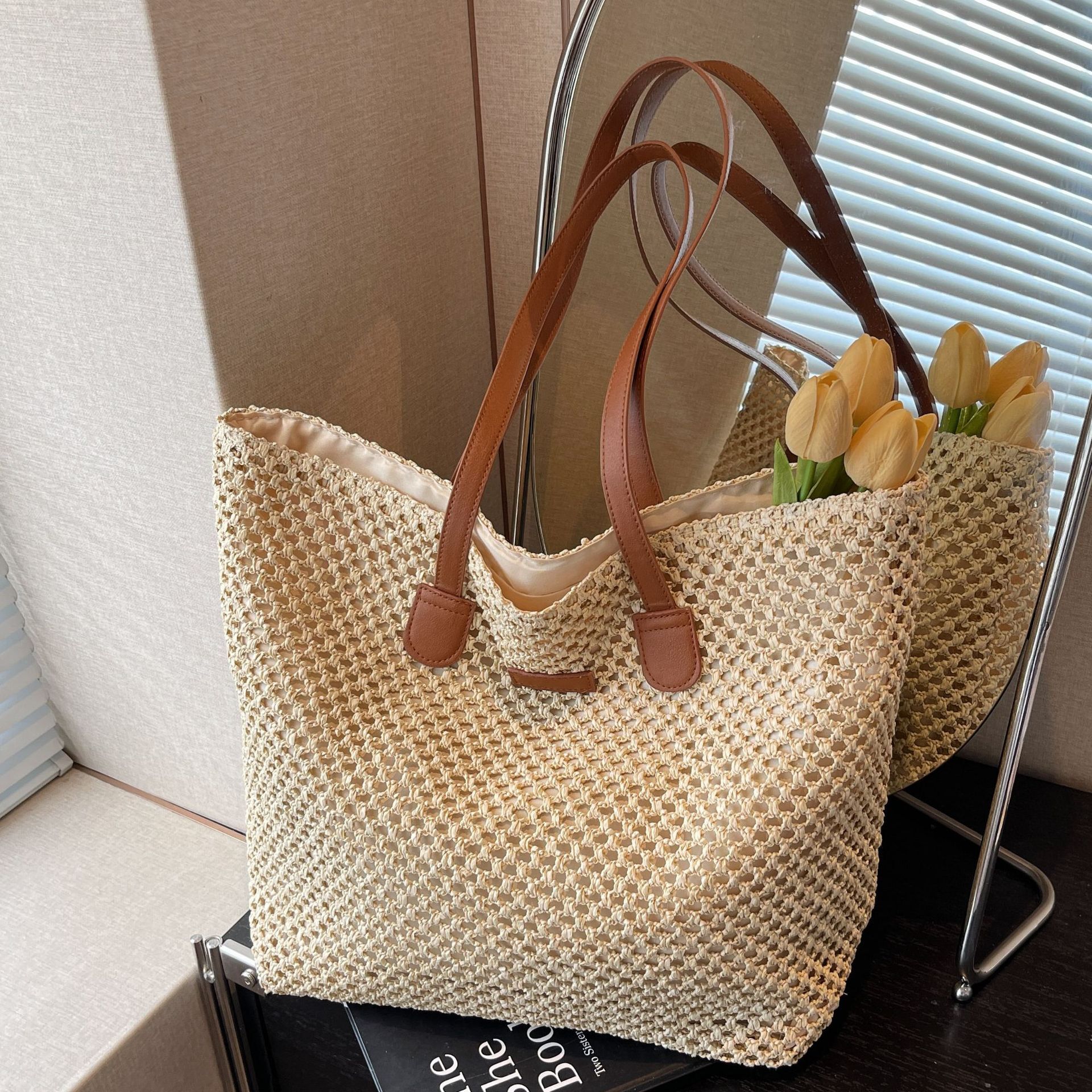 designer New Fashion Single Shoulder Straw Bag Large Capacity Tote Bag Women Handwoven Straw Bag Vacation Style Beac