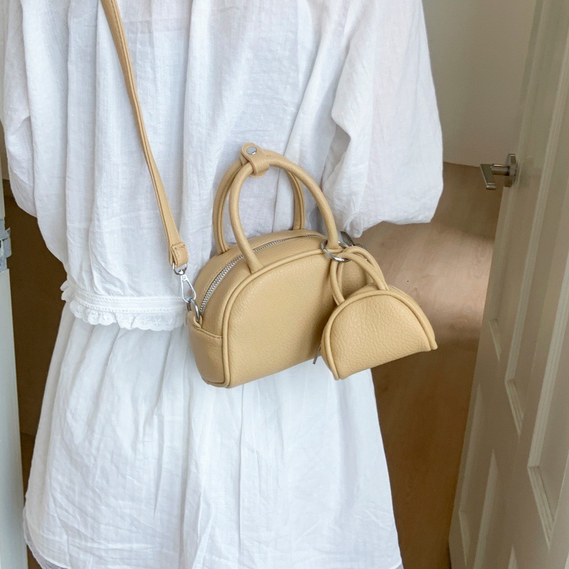 designer High-end Fashion Small Bag for Women 2025 New Stylish Versatile Handbag Niche Trendy Shoulder Bowling Bag