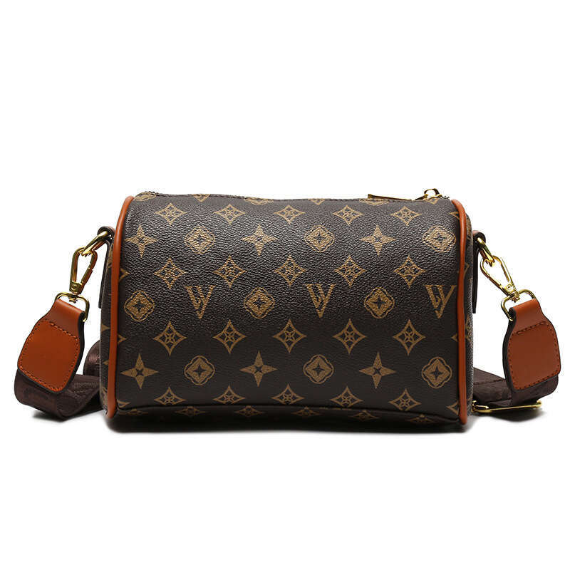 Elegant Multi-Pocket Stylish Feminine Handbag Featuring a Spacious Interior - Ideal for Everyday Use by Modern Woman