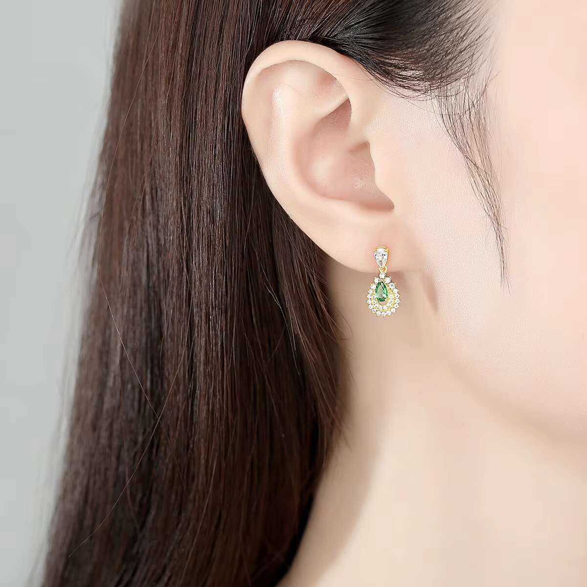CZCITY brand hot-selling earrings; green gem super shiny full diamond earrings; jewelry accessories; jewelry earrings