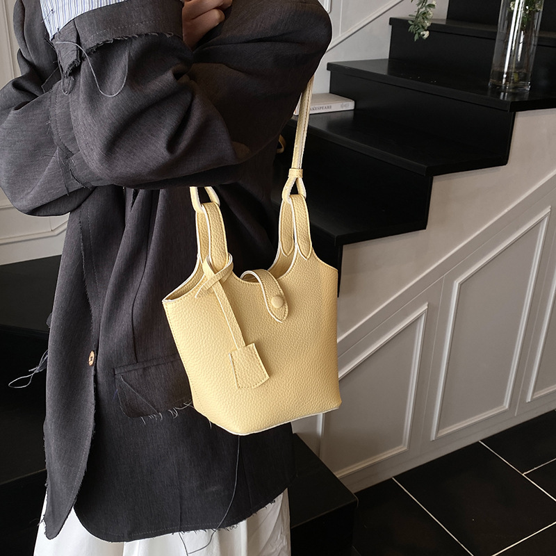 designer Handheld Vegetable Basket Bag for Women 2025 New Simple Niche Single Shoulder Crossbody Casual Soft Leather Versatile Bucket Bag