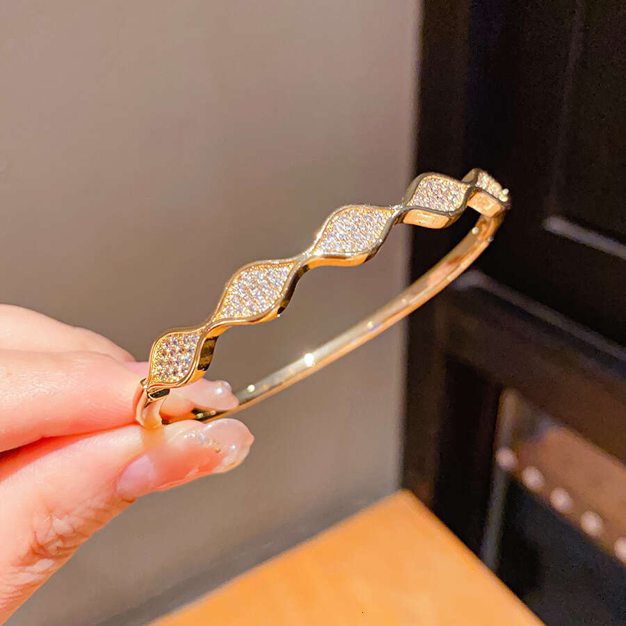 INS hot Luxury Jewelry Designer Bracelet Zircon Round Dia 2025 New Niche Personality Fashion Trendy Bracelet Light High-end Sense Jewelry for Women