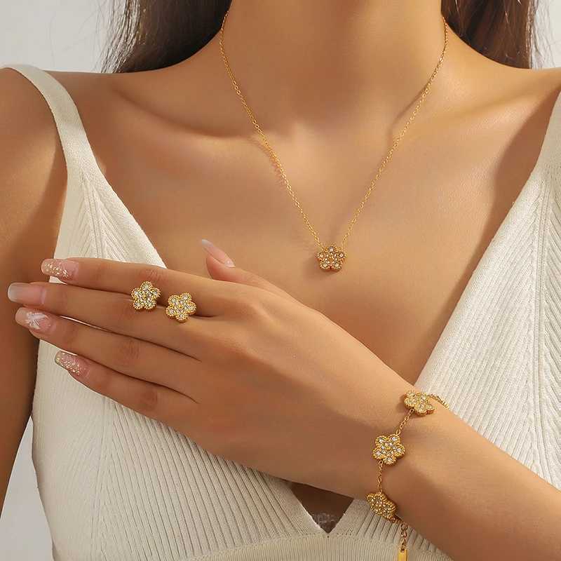 EILIECK New Fashion Stainless Steel White Zircon Necklace Earrings Set For Women Trendy Flower Jewelry Set Gift Z250607