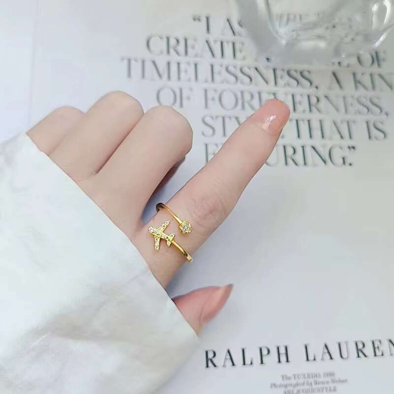 Retro airplane-shaped ring; simple classic design; exquisite 925 silver moissanite popular jewelry for men and women, universal for wedding and