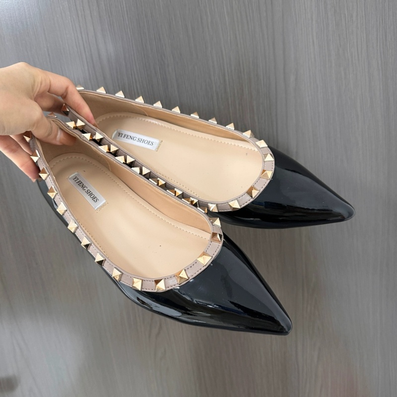 2025 free shipping fashion luxury designer French women's shallow mouth patent leather soft soled flat slippers nude color