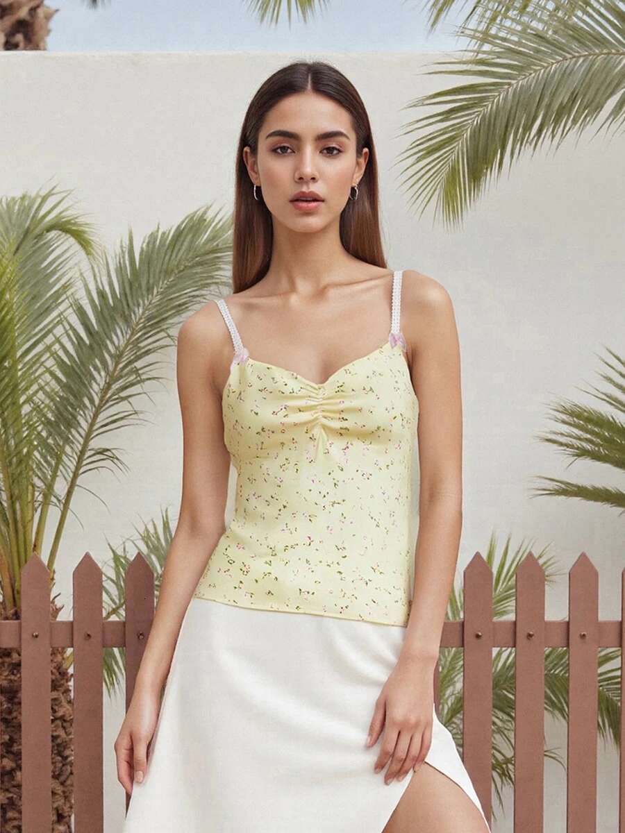 Elegant Lace Trimmed Tank Top V-neck Sleeveless Blouse with Floral Print Fashionable Fit Shirt for Night Out