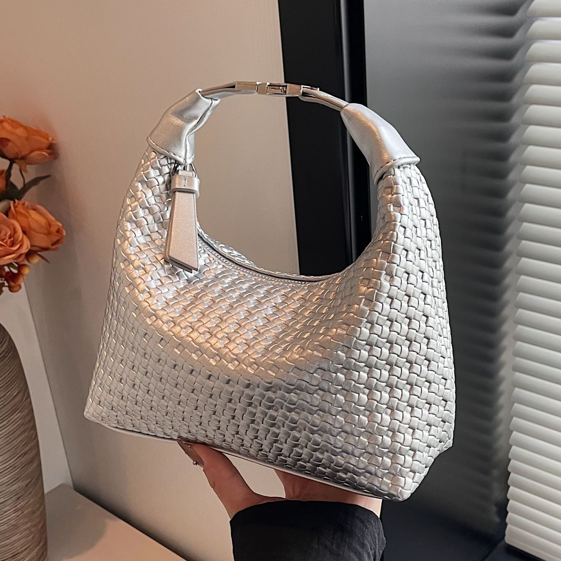 designer Large Capacity Underarm Bag for Women 2025 New Fashion Woven Shoulder Crossbody Bag Solid Color Handheld Dumpling Bag