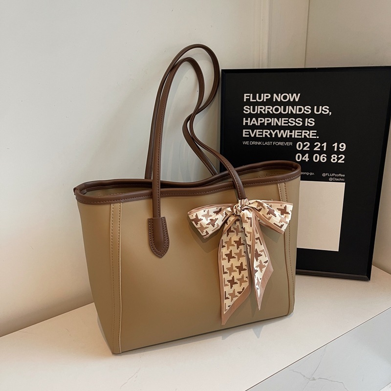 designer Large Capacity Scarf Bag for Women 2025 New Office Commuter Shoulder Bag High-end Versatile Casual Tote Bag