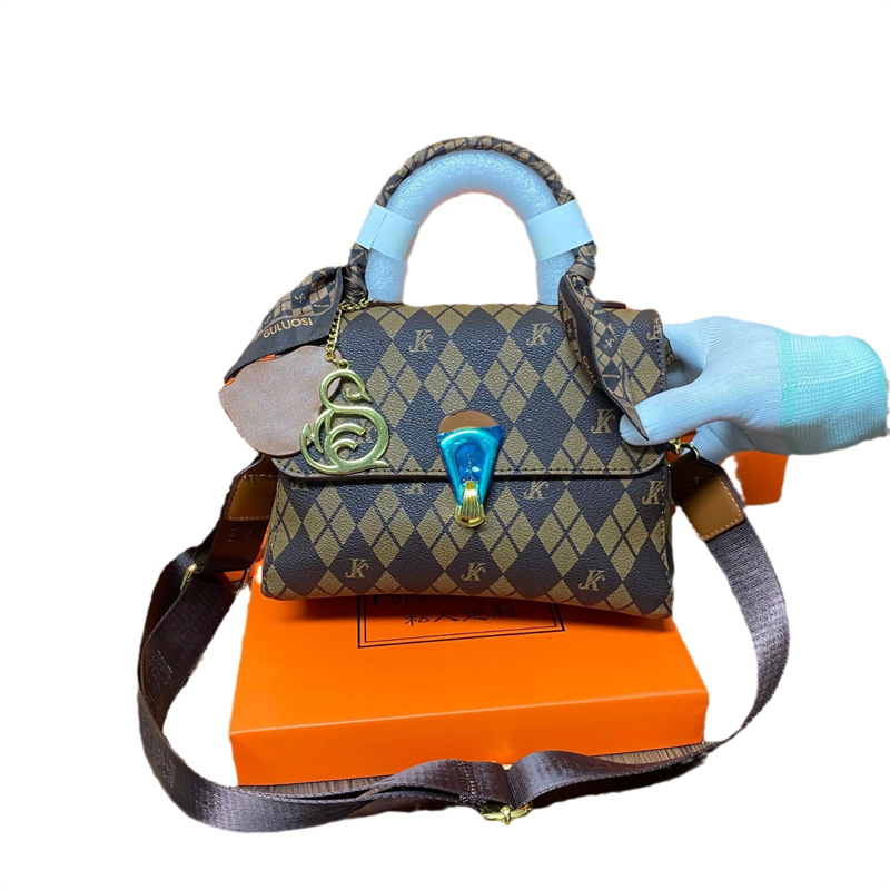 hot free shipping designer Shoulder shoulder for woman Spring and summer classic daily outfit flap casual cross bag black brown