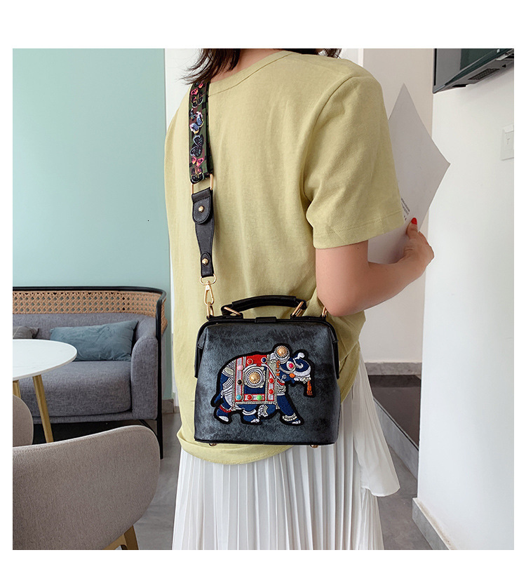 Free Shipping 2025 New Designer Bag Luxury Wallet Fashion Cartoon Handbag Shoulder Bag Korean Style Multifunctional Broadband Crossbody Bag