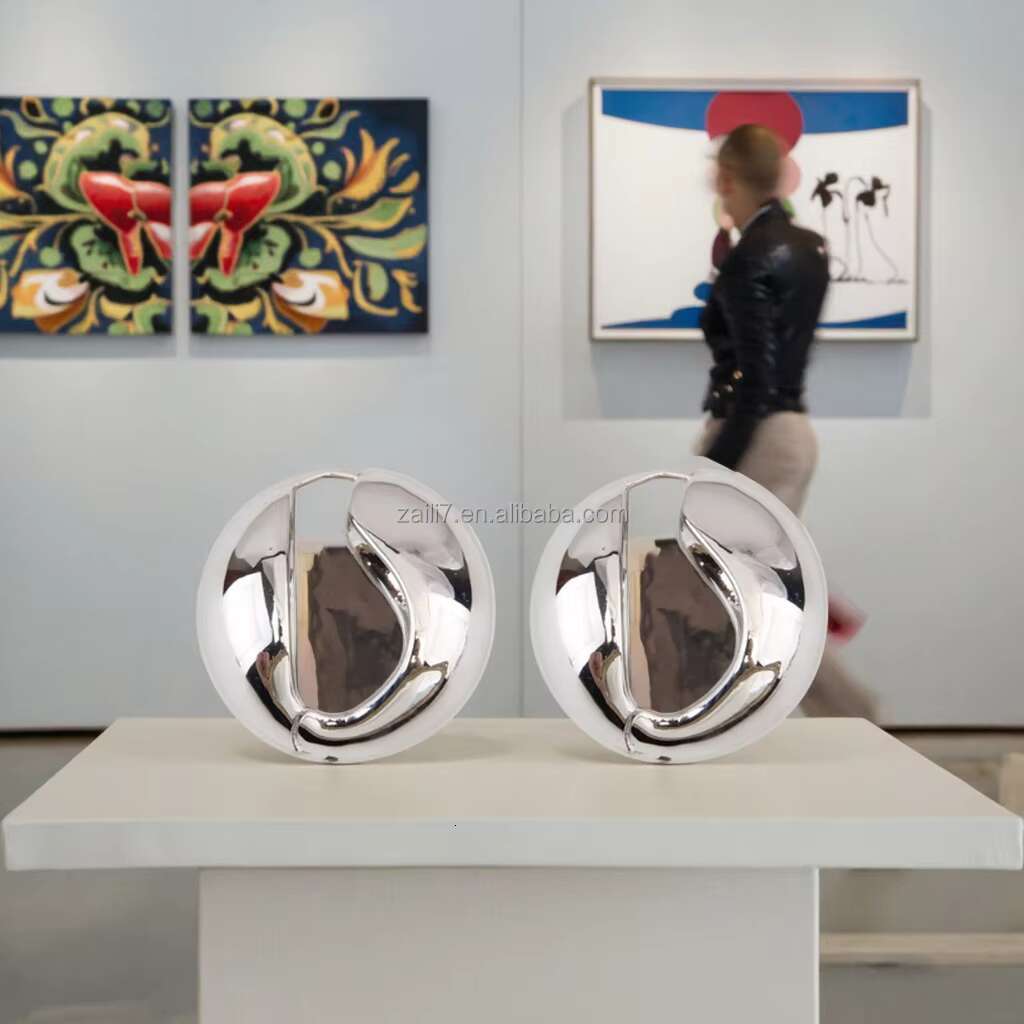 Luxury Unique Womens Stud Earrings Minimalist Cool-Neutral Style Smooth-Surface Round Ear Rings Gold Plated