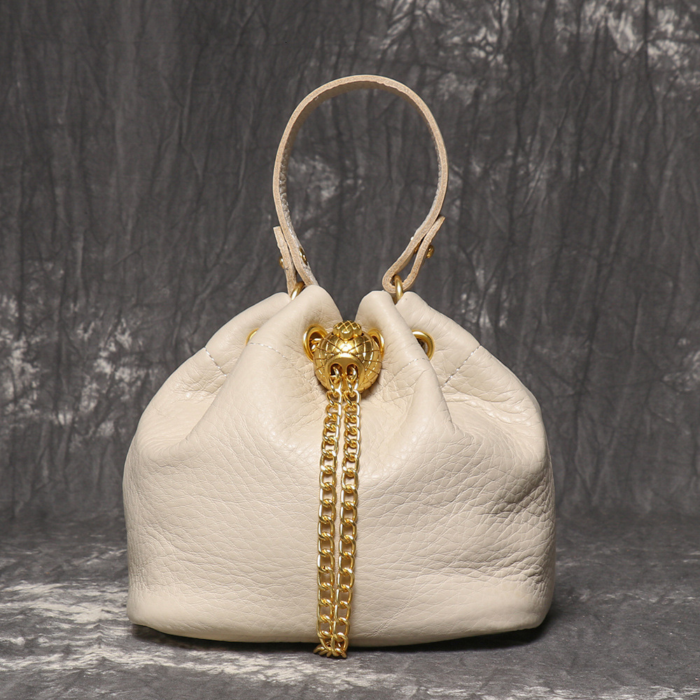 Free Delivery Designer Bag Handmade Layer Cowhide Makeup Bag Fashion Casual Versatile Genuine Leather Bucket Bag Soft Leather Chain Bag Free Delivery 