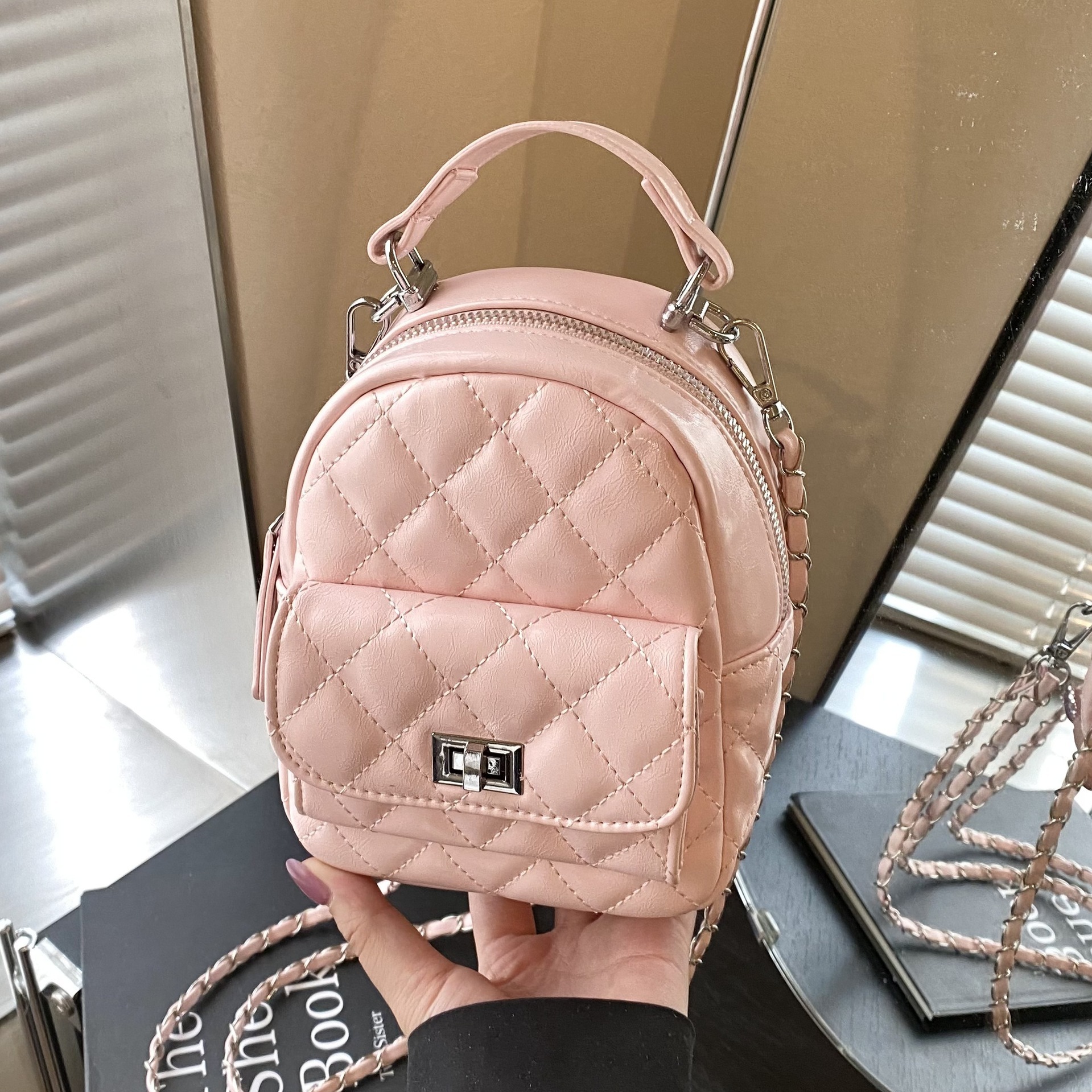 designer High-end Niche Quilted Chain Double Shoulder Small Bag for Women 2025 New Fashion Versatile Backpack Handbag