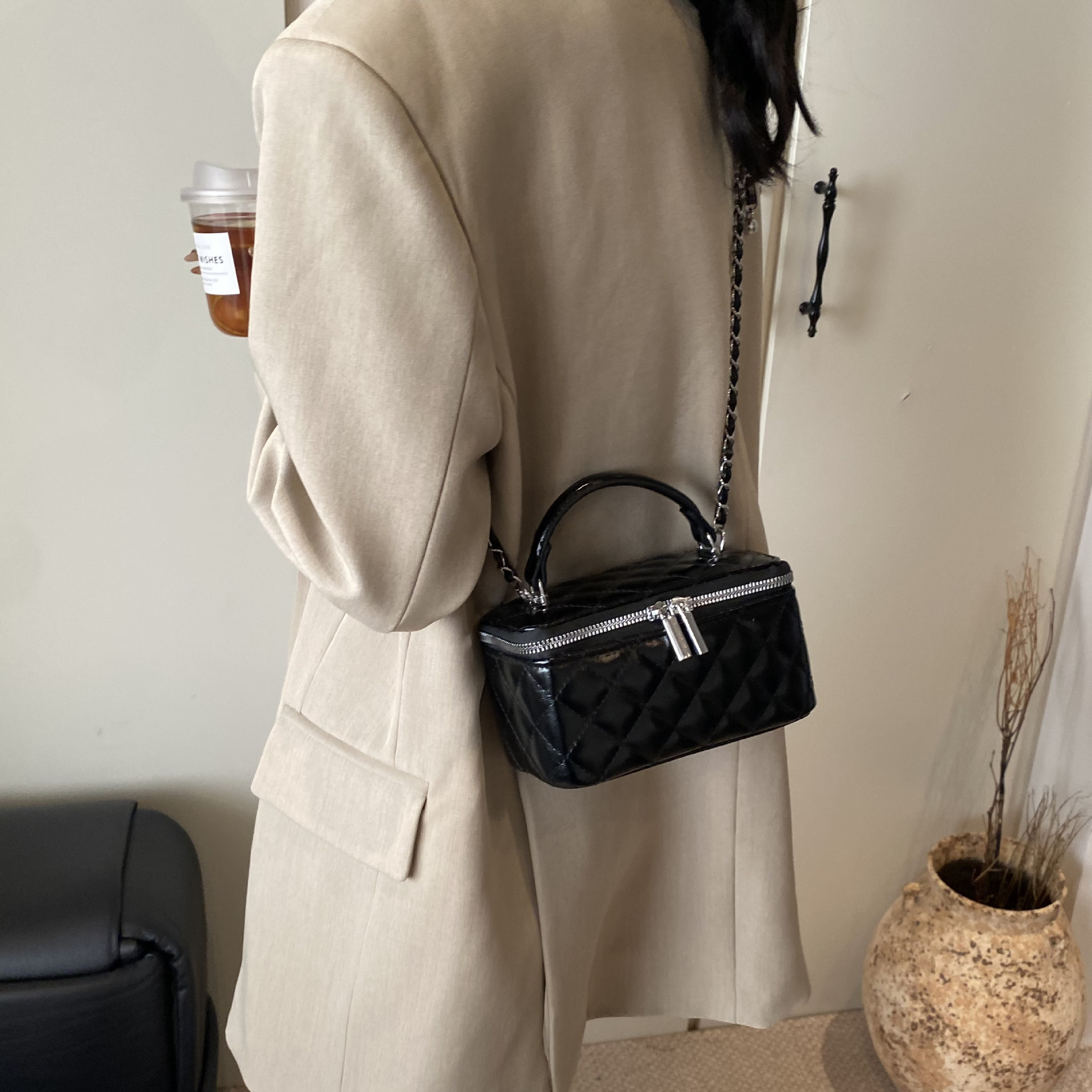 designer High-end Quilted Handbag with Chain Strap 2025 Spring New Versatile Simple Elegant Small Square Bag Single Shoulder Crossbody Bag