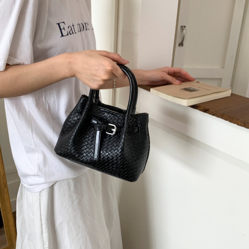 designer Niche Handheld Woven Pattern Bag for Women 2025 New Summer Fashion Versatile High-Quality Texture Basket Crossbody Bag