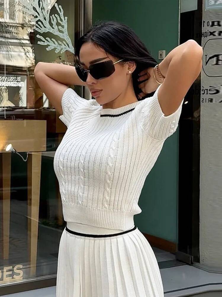 Casual Contrast Knitted Skirts Suits Women Slim O-Neck Short Sleeves Pullover Elastic Waist Pleated Skirt 2025 Fashion Lady Sets