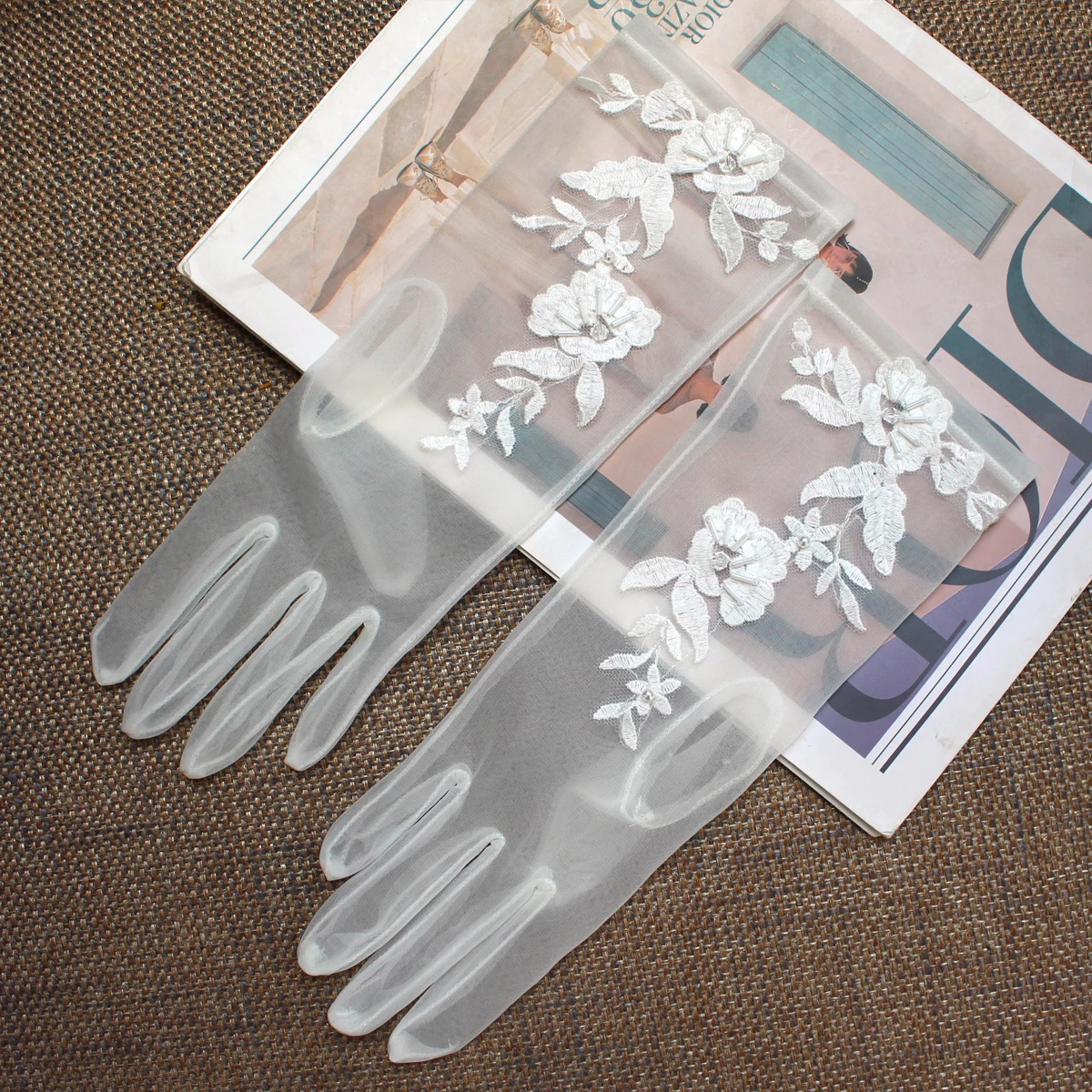 WG143 Thin Lace Wedding Gloves Elegant Short White Bride Po Props 250603