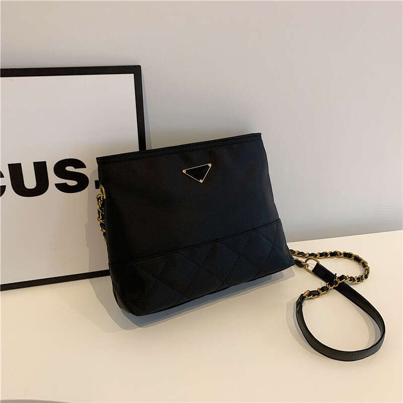 Fashion Simple Shoulder Large Capacity Casual Versatile Underarm Textured Commuter Chain Crossbody Small Square Bag