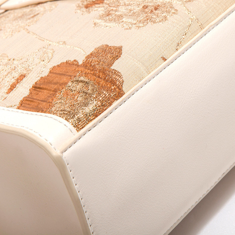 Free Shipping Chinese Flower Embroidery Handbag Designer Wedding Bride Bag Women's 2025 Summer New Large Capacity Fashionable Printed Shoulder Ba